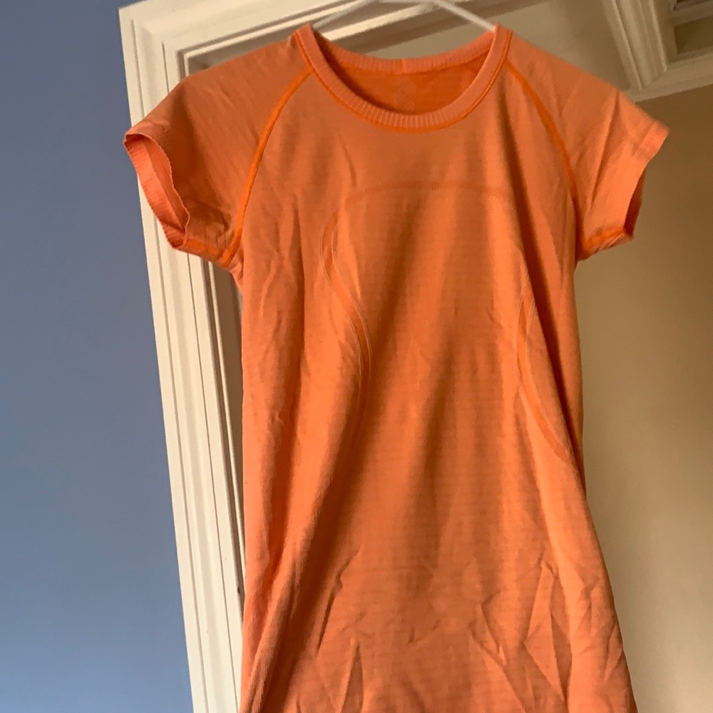Lululemon tee